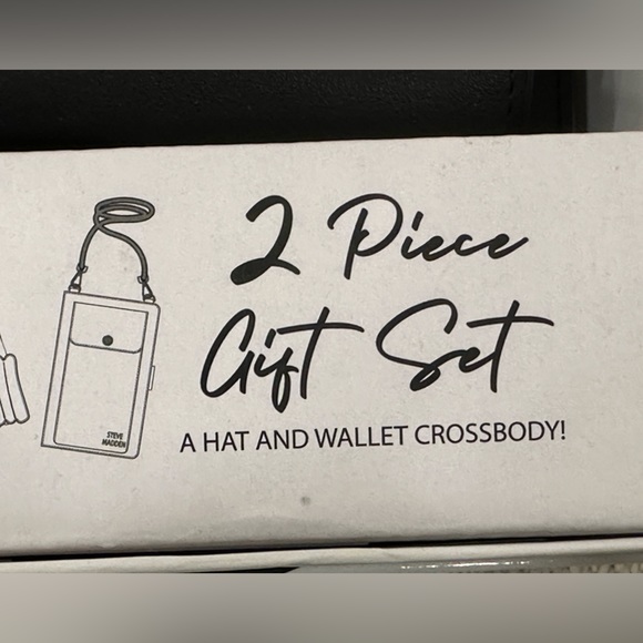 Steve Madden 2 Piece Gift Set~Black Pom Beanie & Black Crossbody Purse~New~$88 - Picture 2 of 13